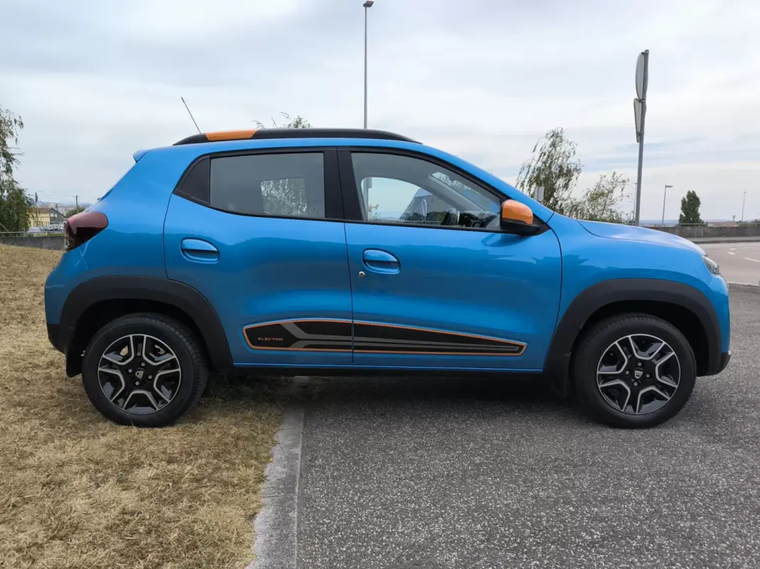 Dacia Spring 2021 - 11750 EUR, 37340 km - AUTO.MOTO.pt - 37340km - foto 9 de 10