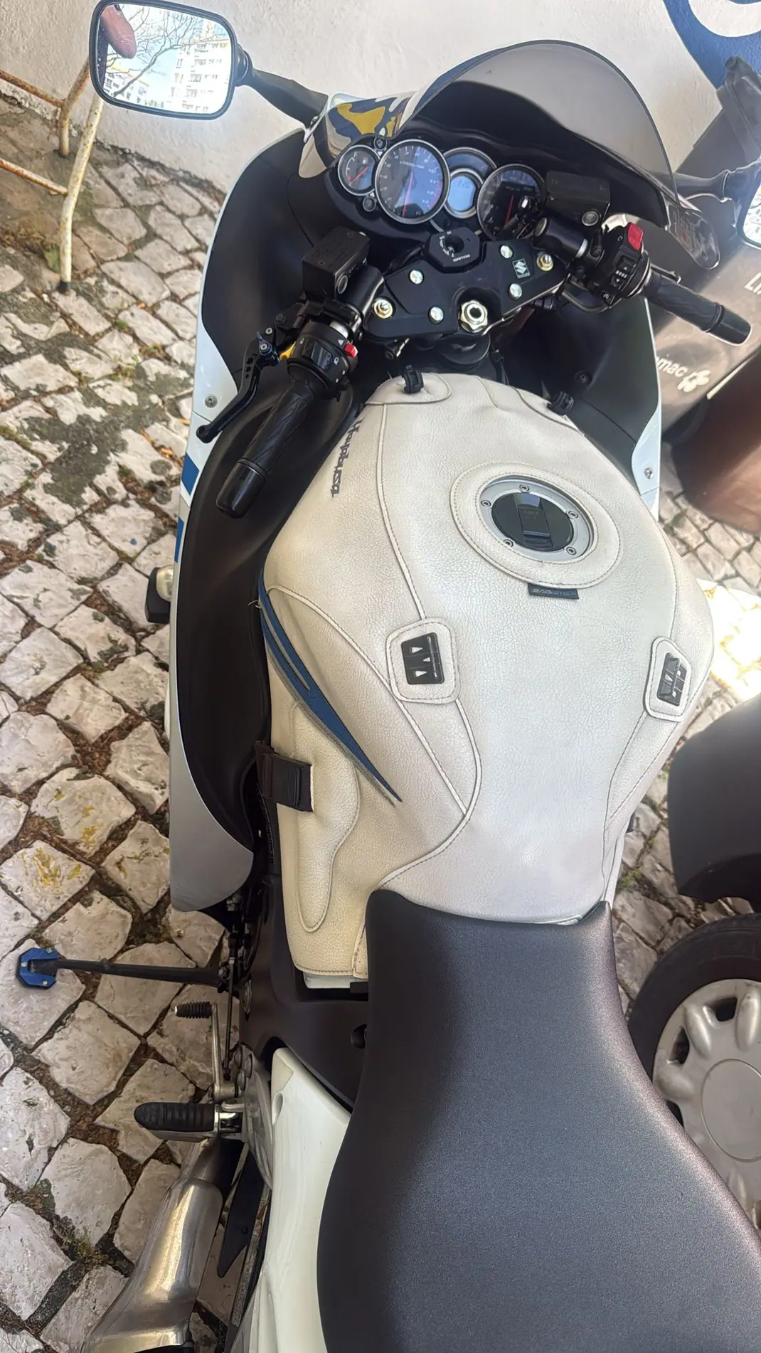Suzuki Hayabusa 1340 2009 - 10900 EUR, 40000 km - AUTO.MOTO.pt - 40000km - foto 4 de 10