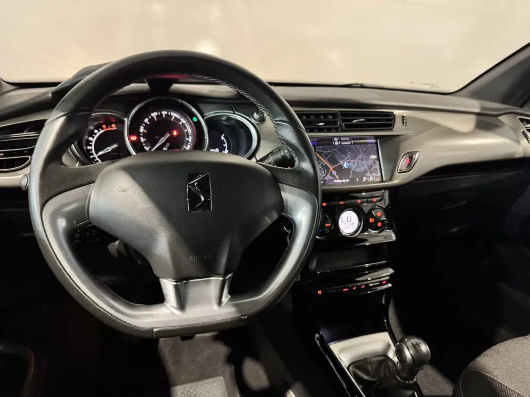 DS 3 CABRIO 2018 - 12900 EUR, 133595 km - 133595km - foto 15 de 39
