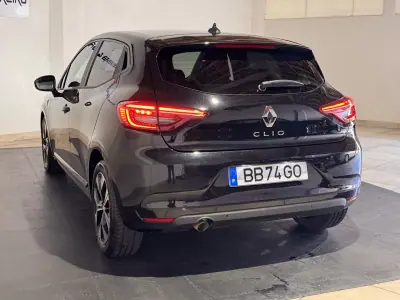 Renault Clio 2023 - 16250 EUR, 68855 km - AUTO.MOTO.pt - 68855km - foto 7 de 24