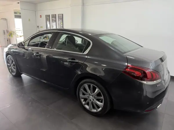 Peugeot 508 2015 - 9990 EUR, 240000 km - AUTO.MOTO.pt - 240000km - foto 4 de 15