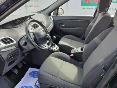 Renault Grand Scénic 2013 - 7600 EUR, 174425 km - AUTO.MOTO.pt - 174425km - foto 12 de 25