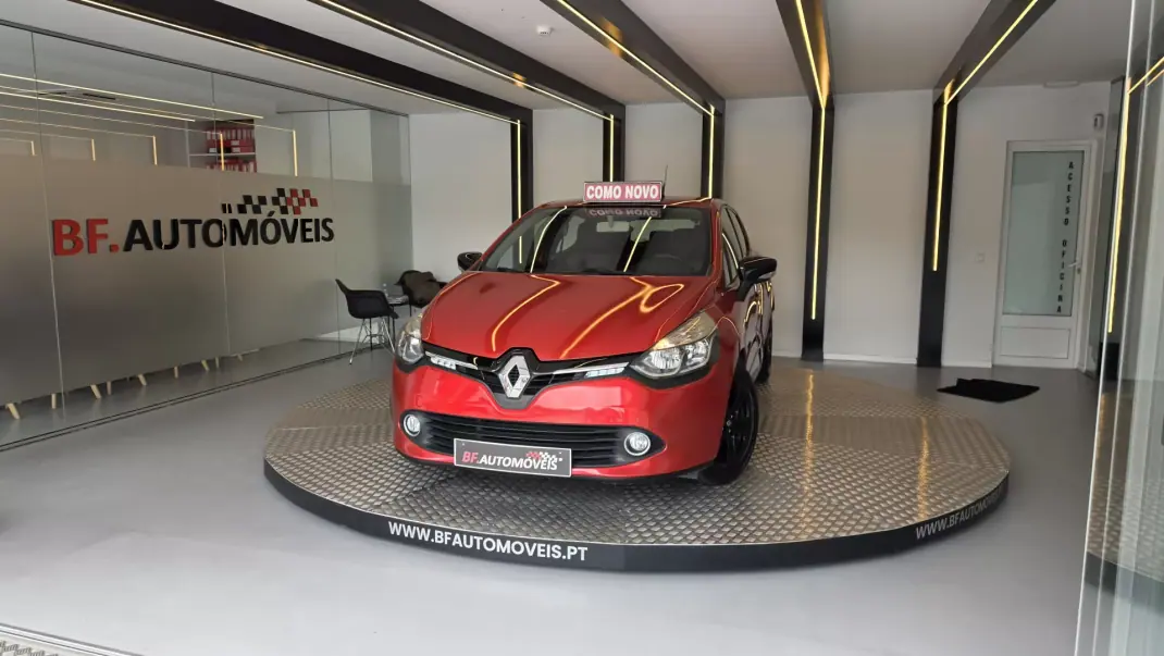 Renault Clio 2014 - 7900 EUR, 194340 km - AUTO.MOTO.pt - 194340km - foto 11 de 47