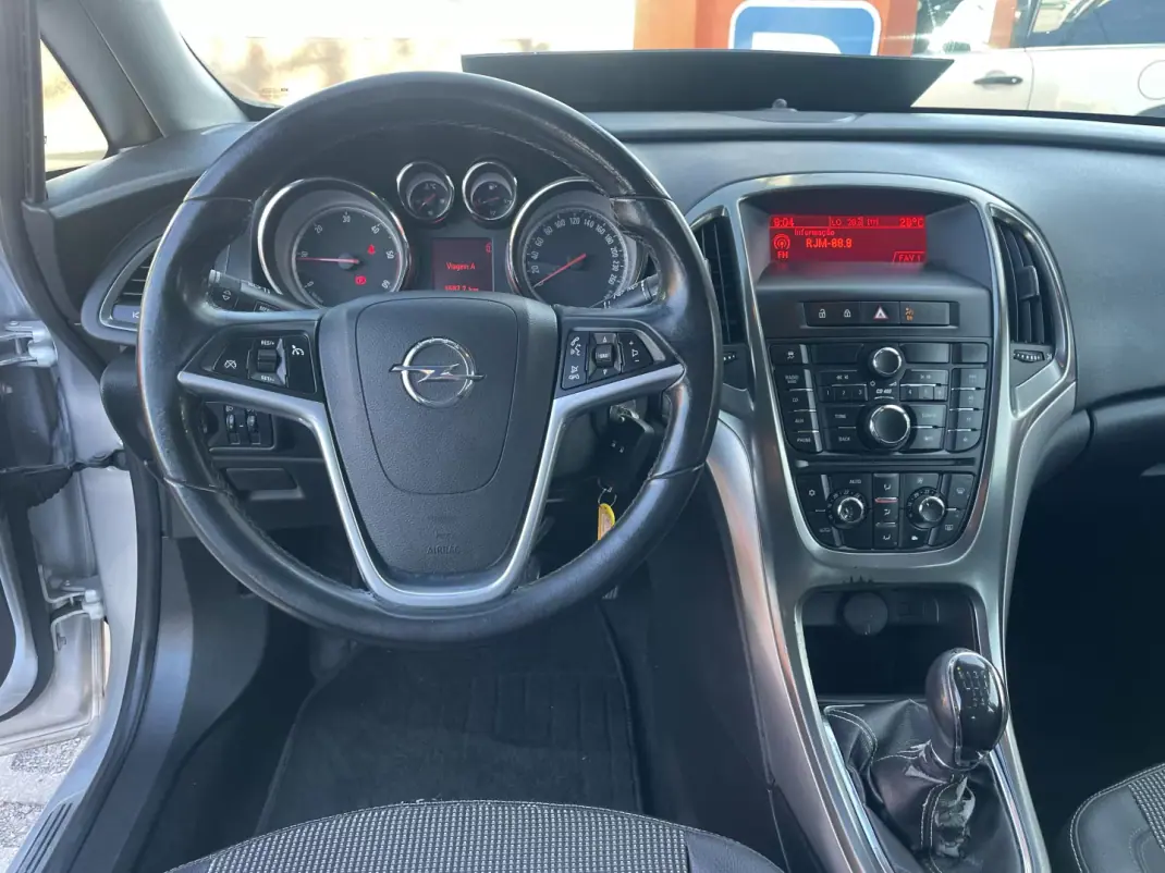 Opel Astra 2011 - 7950 EUR, 117597 km - 117597km - foto 10 de 12