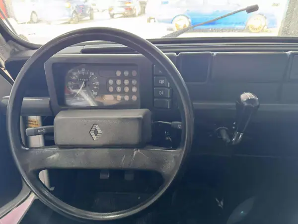 Renault 4 1992 - 5500 EUR, 144000 km - AUTO.MOTO.pt - 144000km - foto 8 de 15
