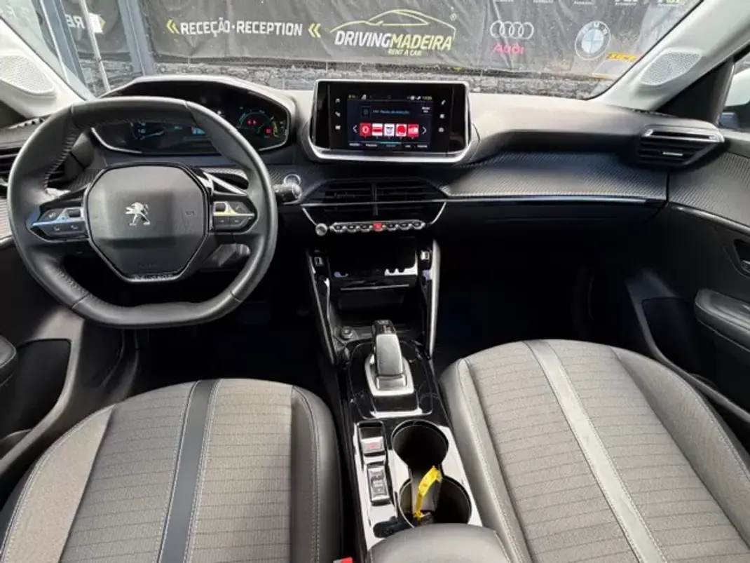 Peugeot e-208 2021 - 16900 EUR, 37800 km - AUTO.MOTO.pt - 37800km - foto 10 de 12