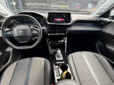 Peugeot e-208 2021 - 16900 EUR, 37800 km - AUTO.MOTO.pt - 37800km - foto 10 de 12