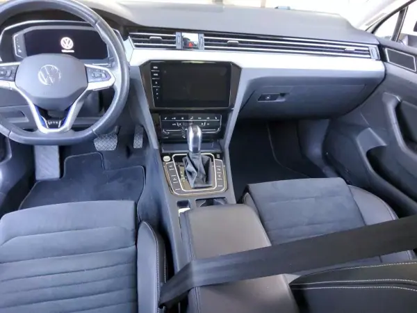 Volkswagen Passat Variant 2021 - 25750 EUR, 69386 km - AUTO.MOTO.pt - 69386km - foto 6 de 9