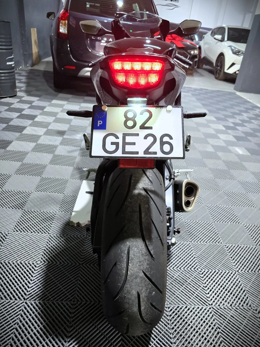 Honda CBR 1000RR 2008 - 8950 EUR, 32000 km - AUTO.MOTO.pt - 32000km - foto 7 de 15