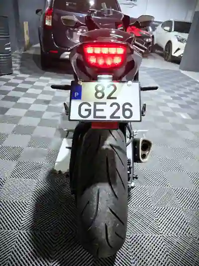 Honda CBR 1000RR 2008 - 8950 EUR, 32000 km - AUTO.MOTO.pt - 32000km - foto 7 de 15