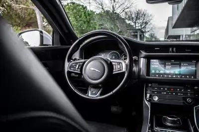 Jaguar XF Sportbrake 2019 - 23990 EUR, 147458 km - AUTO.MOTO.pt - 147458km - foto 35 de 45