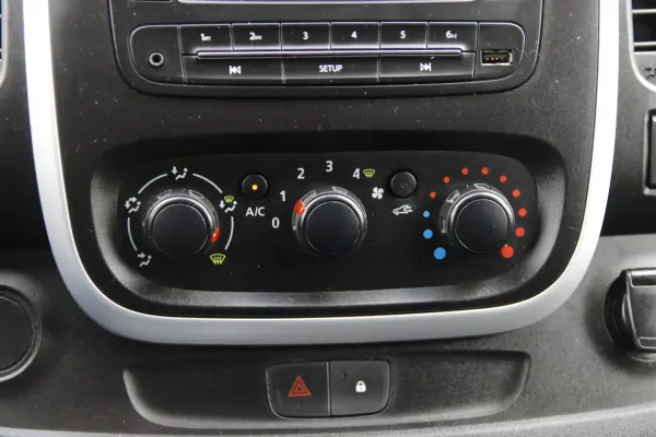 Renault 2019 - 16990 EUR, 188000 km - AUTO.MOTO.pt - 188000km - foto 16 de 21