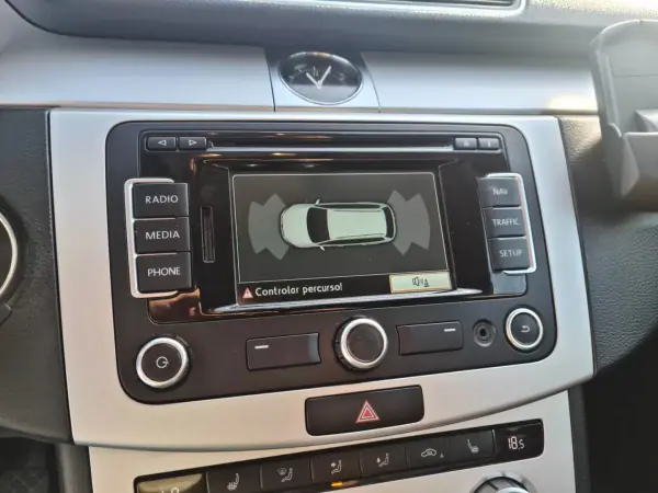 Volkswagen Passat Variant 2014 - 10750 EUR, 222000 km - AUTO.MOTO.pt - 222000km - foto 14 de 26