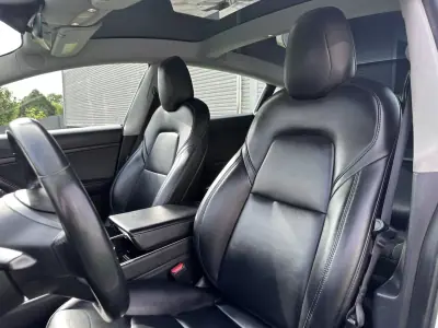 Tesla Model 3 2019 - 15500 EUR, 333000 km - AUTO.MOTO.pt - 333000km - foto 30 de 62