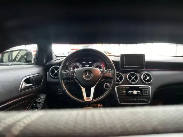 Mercedes-Benz A 180 2013 - 13490 EUR, 211541 km - AUTO.MOTO.pt - 211541km - foto 15 de 23