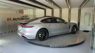 Porsche Panamera 2023 - 97500 EUR, 25369 km - AUTO.MOTO.pt - 25369km - foto 4 de 53