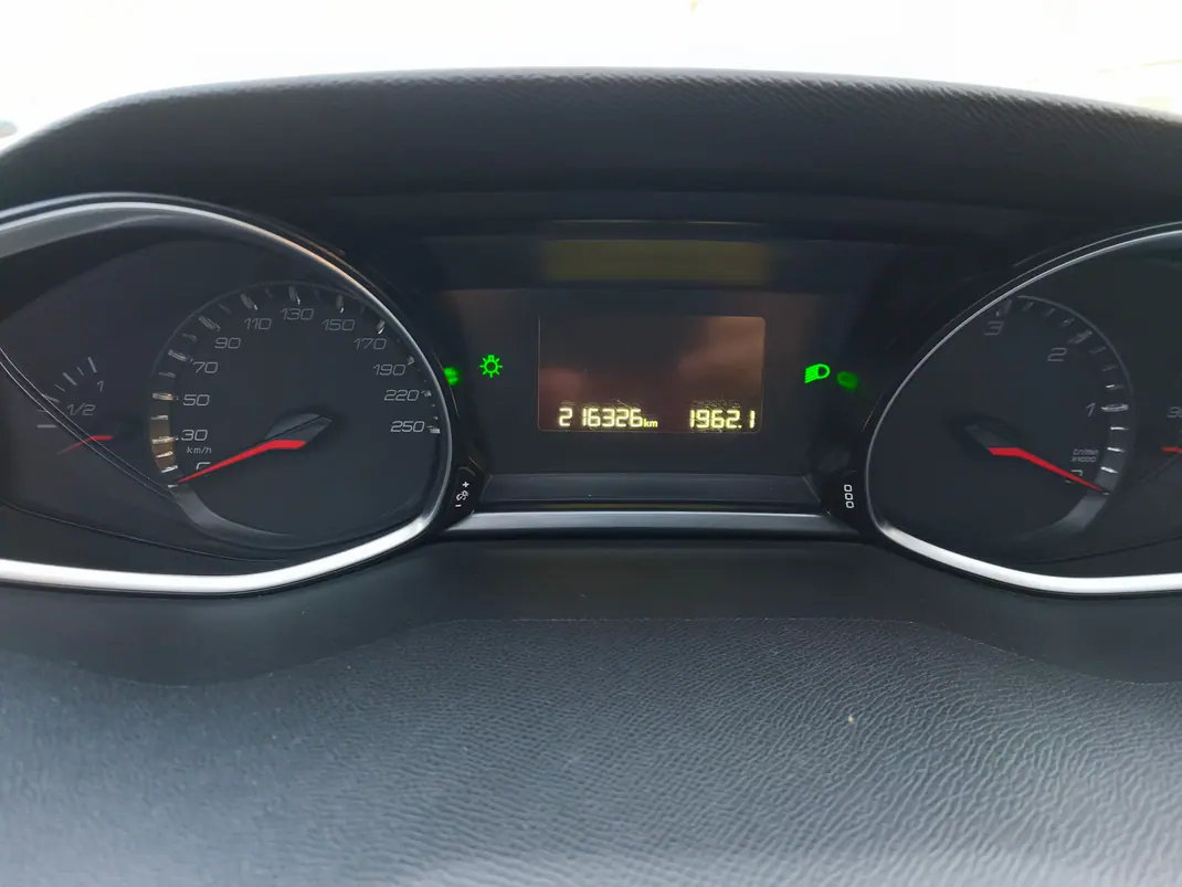 Peugeot 308 SW 2014 - 8500 EUR, 216000 km - 216000km - foto 4 de 4