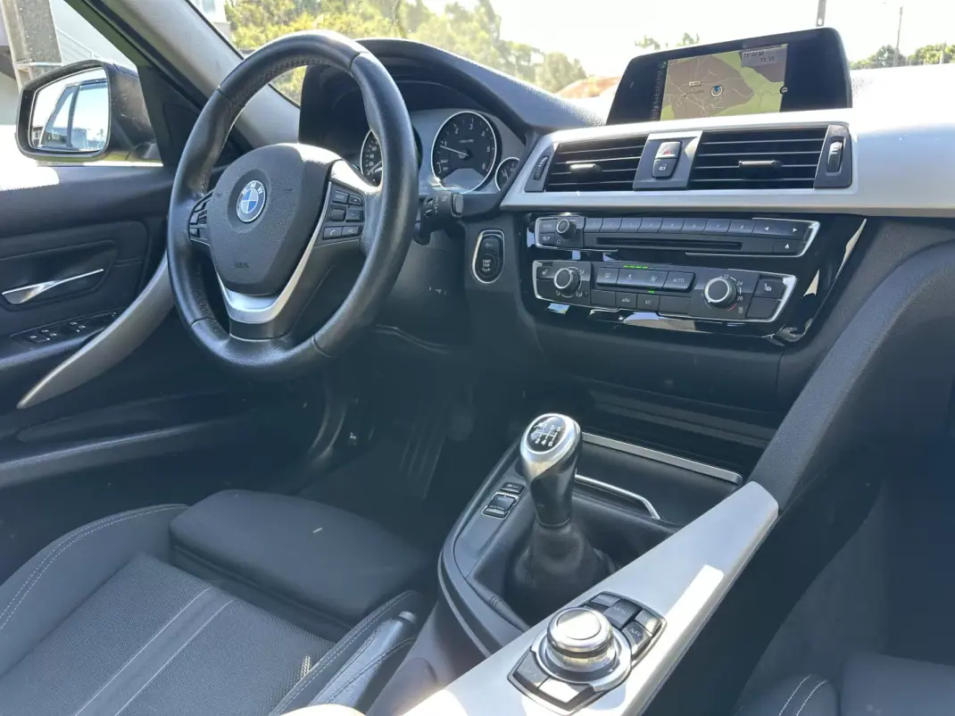 BMW 318 2016 - 13900 EUR, 190000 km - 190000km - foto 26 de 51