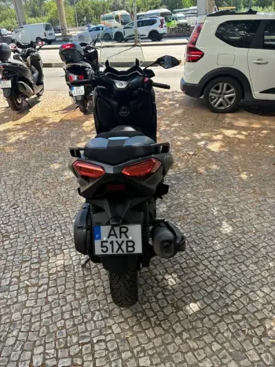 Yamaha XMAX 2022 - 3950 EUR, 28105 km - AUTO.MOTO.pt - 28105km - foto 8 de 13