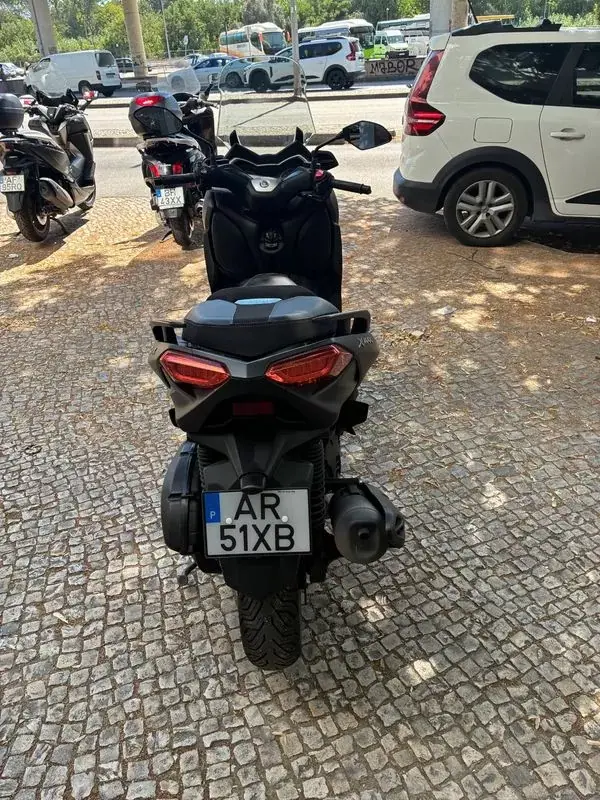 Yamaha XMAX 2022 - 3950 EUR, 28105 km - AUTO.MOTO.pt - 28105km - foto 8 de 13