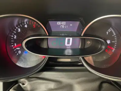 Renault Clio 2019 - 11750 EUR, 106000 km - AUTO.MOTO.pt - 106000km - foto 37 de 45