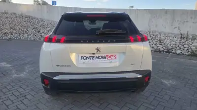 Peugeot e-2008 2022 - 20450 EUR, 95990 km - AUTO.MOTO.pt - 95990km - foto 4 de 28