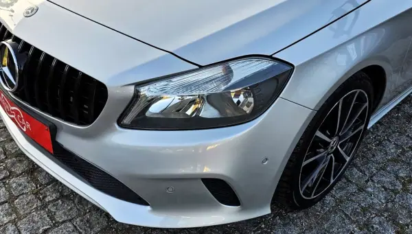 Mercedes-Benz A 180 2018 - 18500 EUR, 130000 km - AUTO.MOTO.pt - 130000km - foto 18 de 25