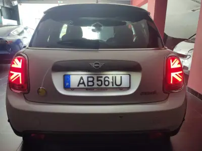 MINI Electric 2020 - 16750 EUR, 95000 km - AUTO.MOTO.pt - 95000km - foto 13 de 16