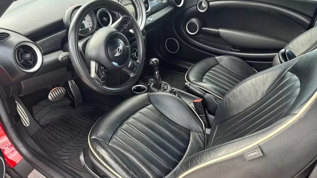 MINI Coupé 2012 - 10990 EUR, 178000 km - AUTO.MOTO.pt - 178000km - foto 17 de 18