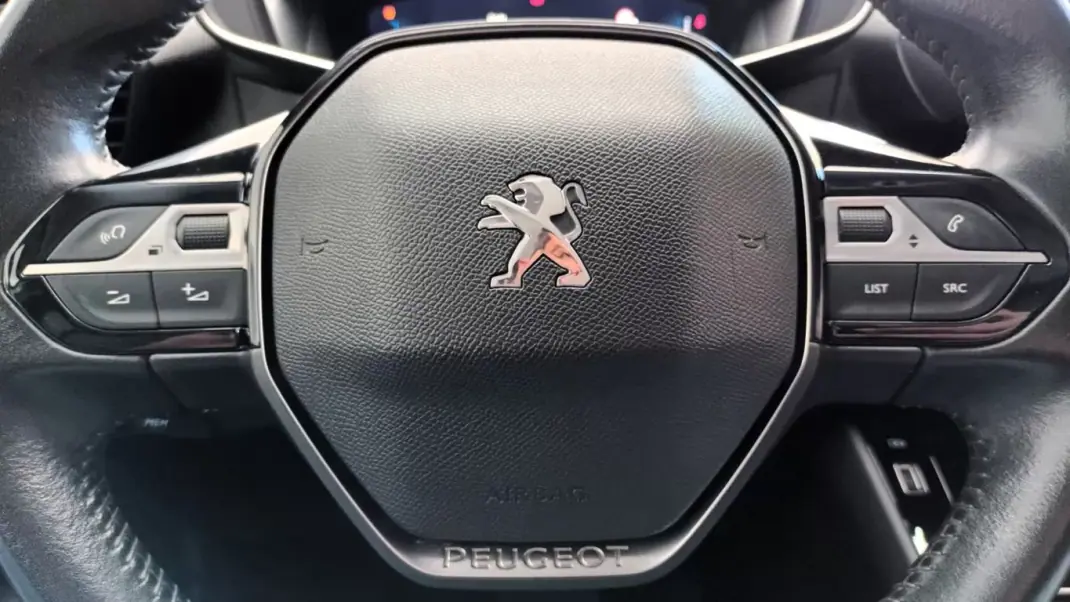 Peugeot e-208 2020 - 20490 EUR, 46617 km - AUTO.MOTO.pt - 46617km - foto 35 de 70
