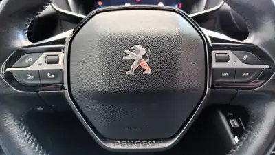 Peugeot e-208 2020 - 20490 EUR, 46617 km - AUTO.MOTO.pt - 46617km - foto 35 de 70