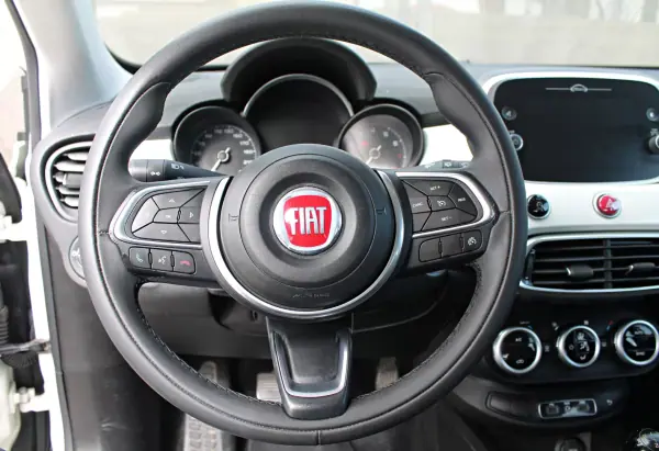 Fiat 500X 2019 - 13900 EUR, 122366 km - AUTO.MOTO.pt - 122366km - foto 18 de 22
