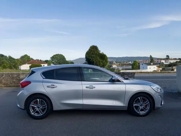 Ford Focus 2018 - 12990 EUR, 90000 km - AUTO.MOTO.pt - 90000km - foto 6 de 36