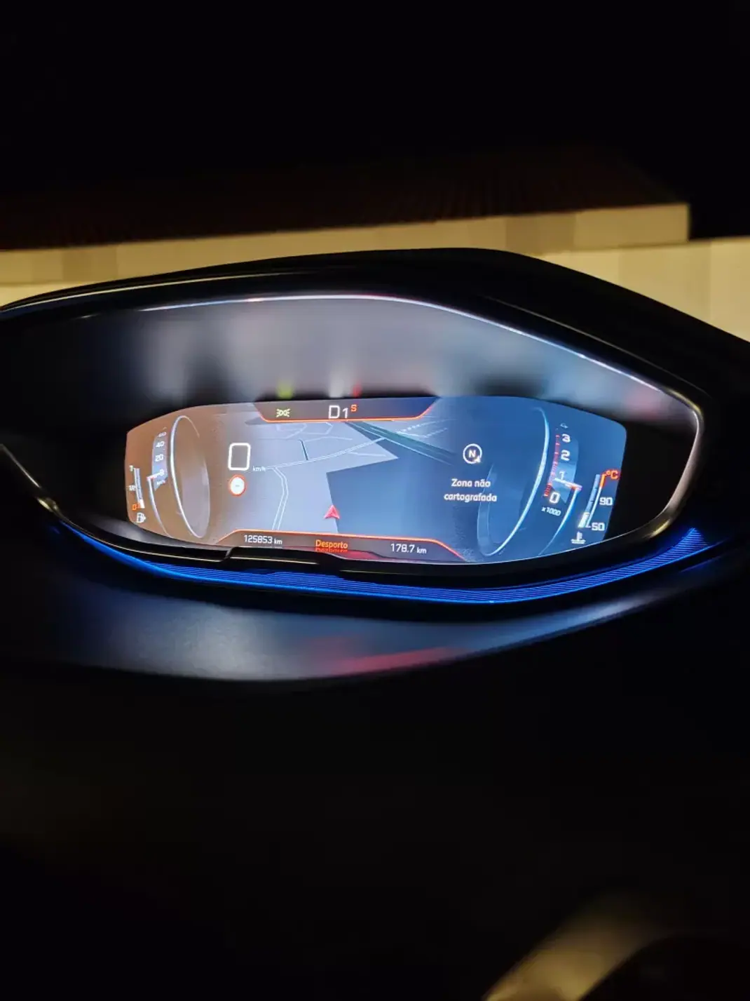 Peugeot 3008 2020 - 19750 EUR, 125731 km - AUTO.MOTO.pt - 125731km - foto 15 de 16