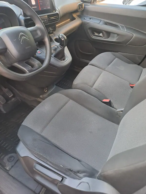 Citroën Berlingo 2021 - 10000 EUR, 170000 km - AUTO.MOTO.pt - 170000km - foto 3 de 8