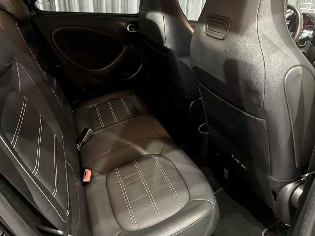 Smart ForFour 2018 - 11990 EUR, 58000 km - AUTO.MOTO.pt - 58000km - foto 10 de 18