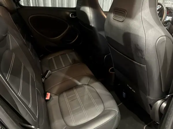 Smart ForFour 2018 - 11990 EUR, 58000 km - AUTO.MOTO.pt - 58000km - foto 10 de 18