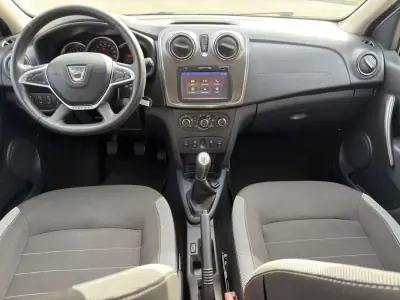 Dacia Sandero 2017 - 9900 EUR, 103200 km - AUTO.MOTO.pt - 103200km - foto 4 de 24