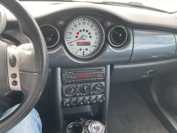 MINI Cooper 2005 - 6990 EUR, 157137 km - AUTO.MOTO.pt - 157137km - foto 5 de 13