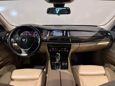 BMW 740 2014 - 21900 EUR, 306500 km - AUTO.MOTO.pt - 306500km - foto 22 de 55