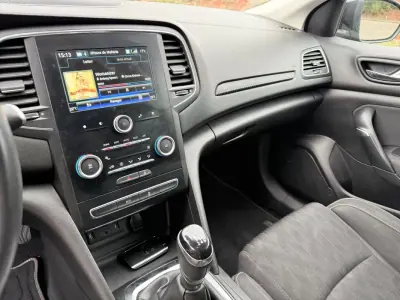 Renault Mégane Sport Tourer 2019 - 12900 EUR, 128050 km - AUTO.MOTO.pt - 128050km - foto 8 de 18