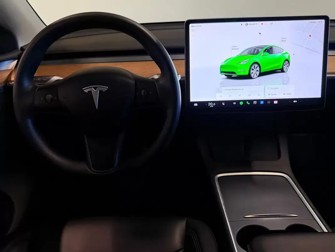 Tesla Model Y 2022 - 35990 EUR, 89658 km - AUTO.MOTO.pt - 89658km - foto 9 de 17