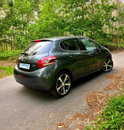 Peugeot 208 2012 - 8990 EUR, 124000 km - AUTO.MOTO.pt - 124000km - foto 8 de 25