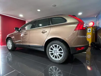 Volvo XC 60 2009 - 11750 EUR, 234215 km - AUTO.MOTO.pt - 234215km - foto 4 de 20