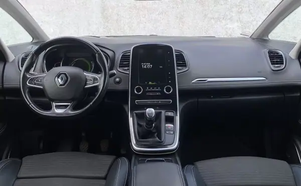 Renault Scénic 2019 - 16900 EUR, 71000 km - AUTO.MOTO.pt - 71000km - foto 14 de 19