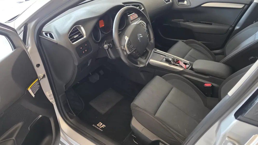 Citroën C4 2011 - 7900 EUR, 225567 km - AUTO.MOTO.pt - 225567km - foto 6 de 49