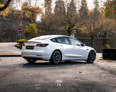Tesla Model 3 2022 - 32990 EUR, 121900 km - AUTO.MOTO.pt - 121900km - foto 27 de 36