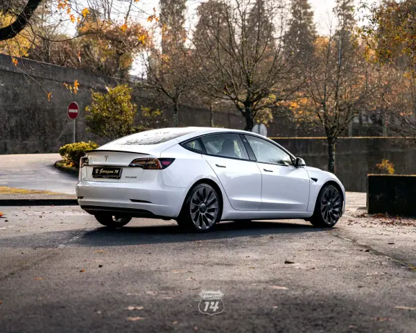 Tesla Model 3 2022 - 32990 EUR, 121900 km - AUTO.MOTO.pt - 121900km - foto 27 de 36