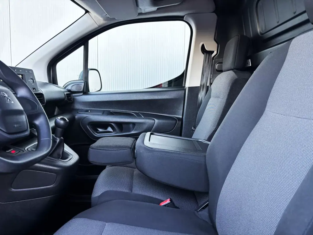 Peugeot PARTNER 1.6 BLUEHDI 3 LUGARES 2019 - 13900 EUR, 97000 km - AUTO.MOTO.pt - 97000km - foto 12 de 34