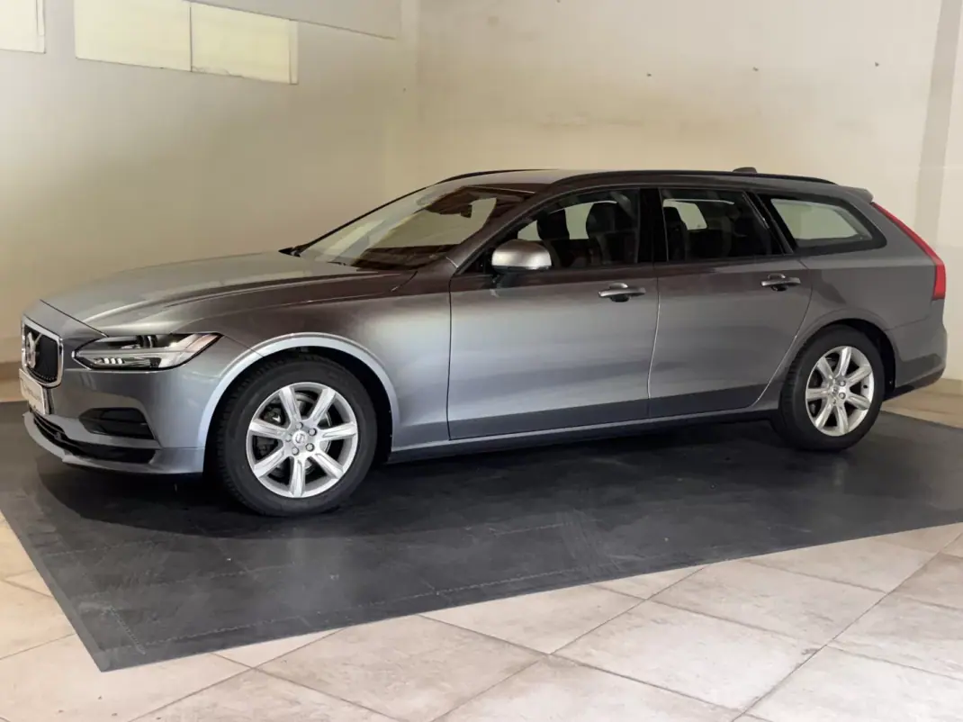Volvo V90 2017 - 23750 EUR, 133014 km - AUTO.MOTO.pt - 133014km - foto 4 de 25